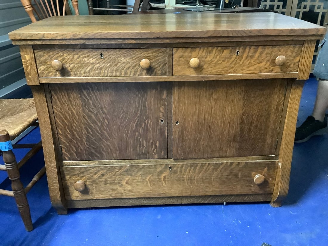 Tiger Oak chest(42in.x20in.x32in.): Tiger Oak chest(42in.x20in.x32in.)