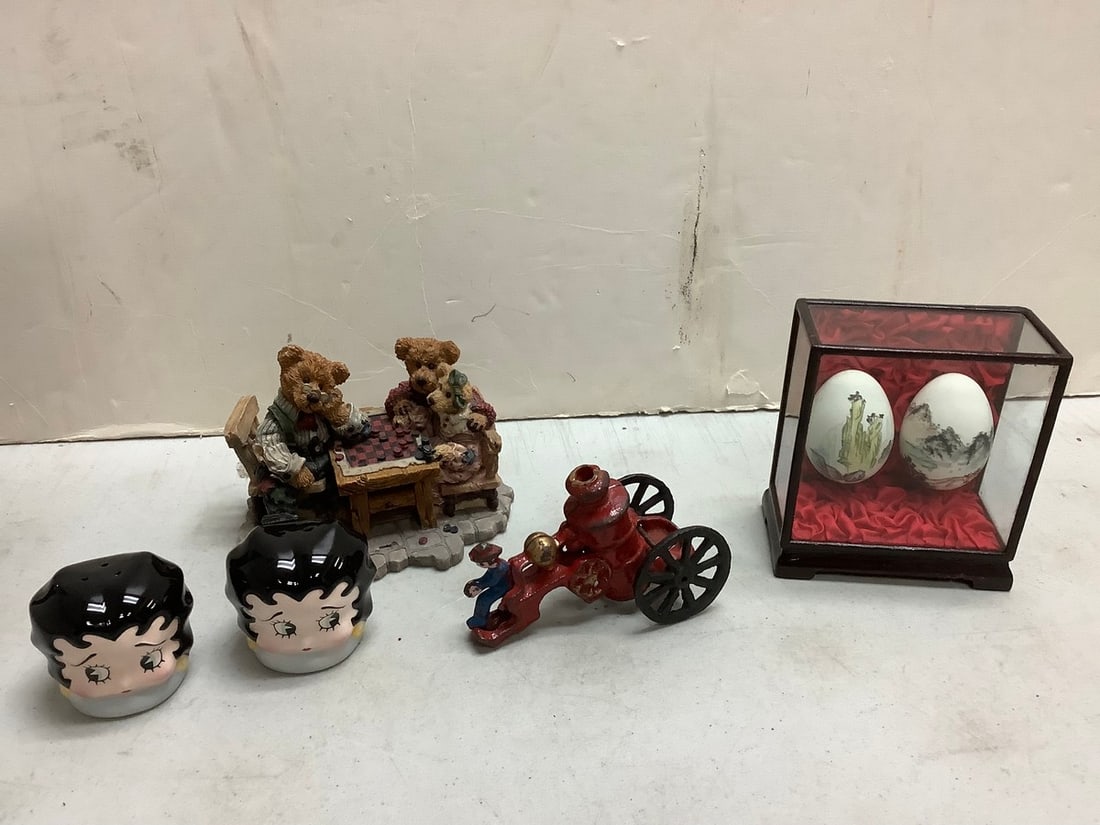 Lot of Betty Boop salt.pepper shakers, encased egg decor(4.5in.x2in.x5in.) (1 of 1)