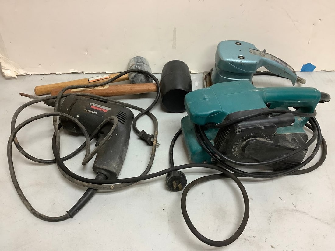 Vintage sander machines(Speedway, Makita), Black and Decker industrial tool, and more (1 of 1)