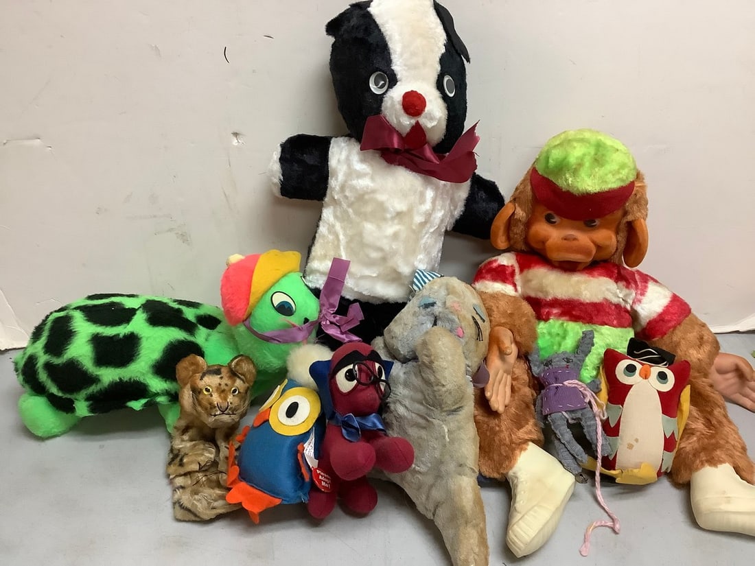 Vintage plush dolls (1 of 1)