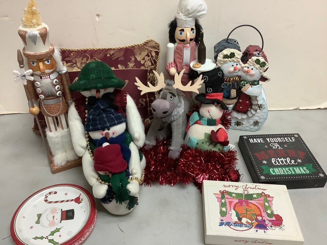 Nutcrackers, Christmas pillow, and other decorations(tallest 16.5in.): Nutcrackers, Christmas pillow, and other decorations(tallest 16.5in.)
