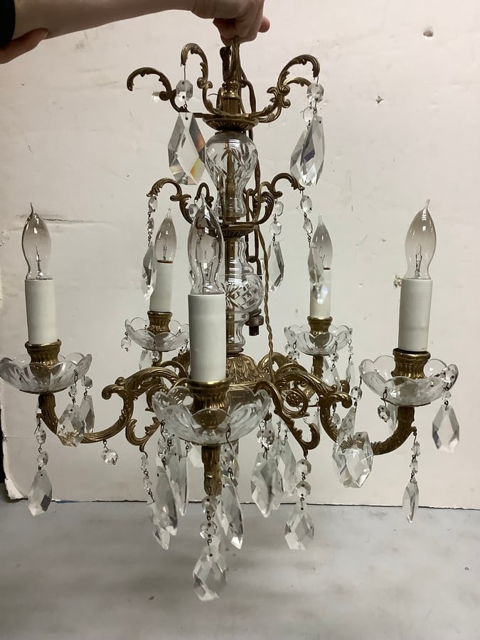 Chandelier hanging light fixture(about 22in.tall): Chandelier hanging light fixture(about 22in.tall)