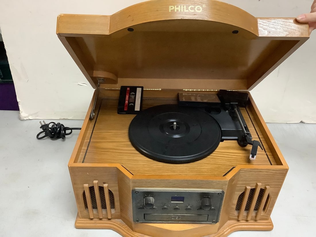Vintage wooden PhilCo record player (1 of 1)