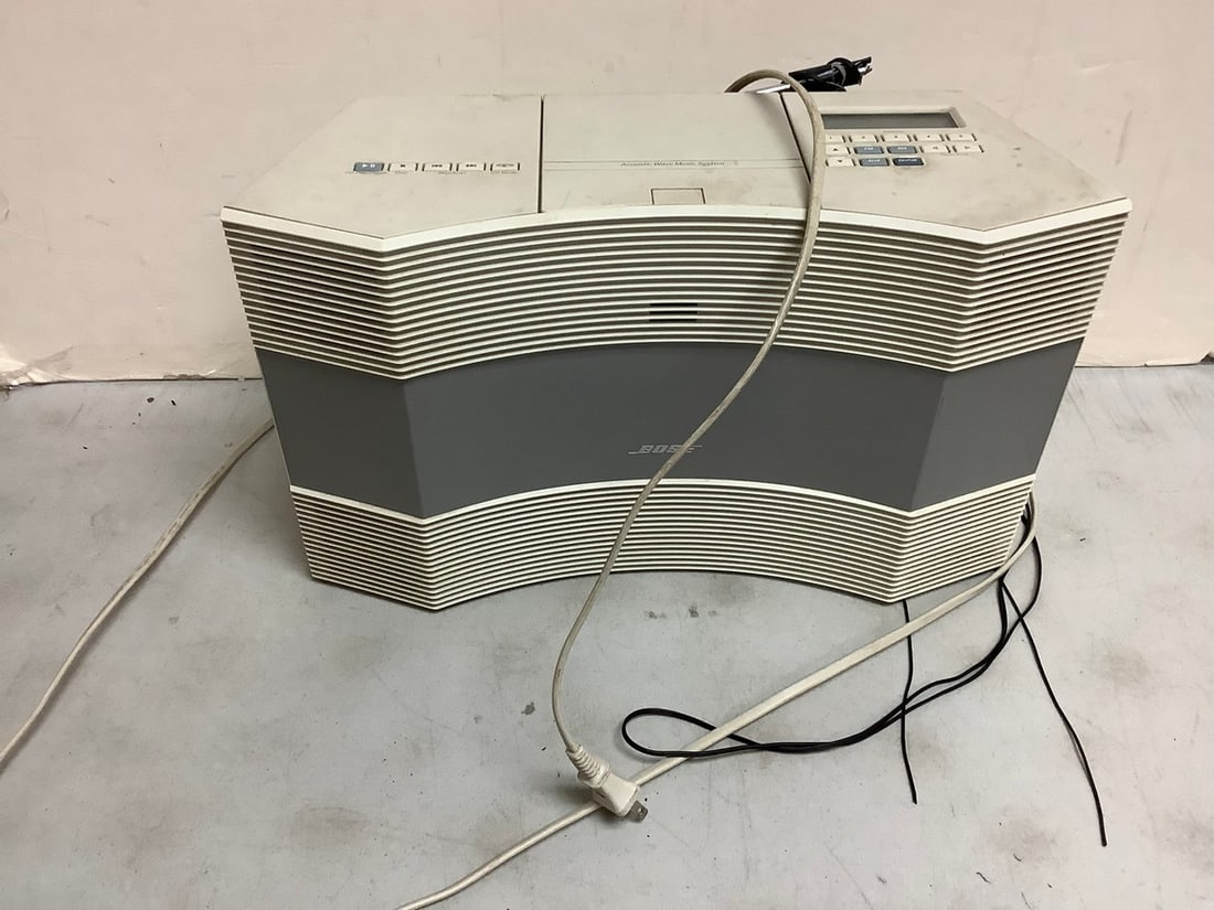 Bose Acoustic Wave Music System (1 of 1)