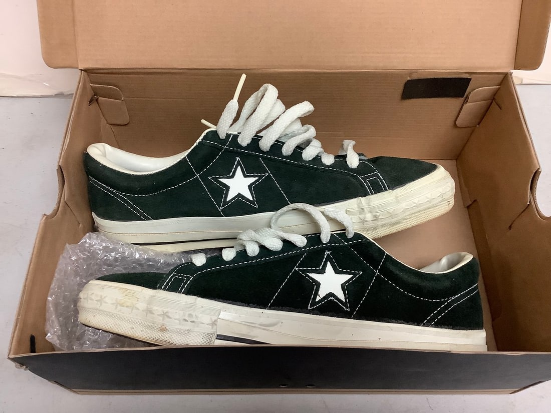 Crossover mid converse sneakers(mens 9.5): Crossover mid converse sneakers(mens 9.5)