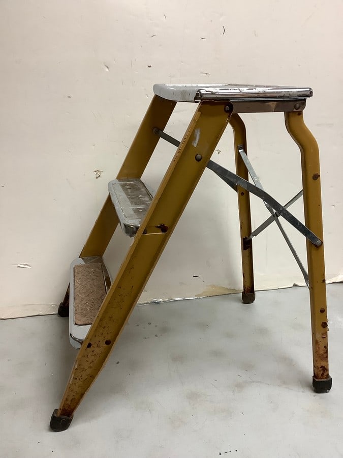 Vintage step ladder(22.5in.x 21in.x15.5in.) (1 of 1)