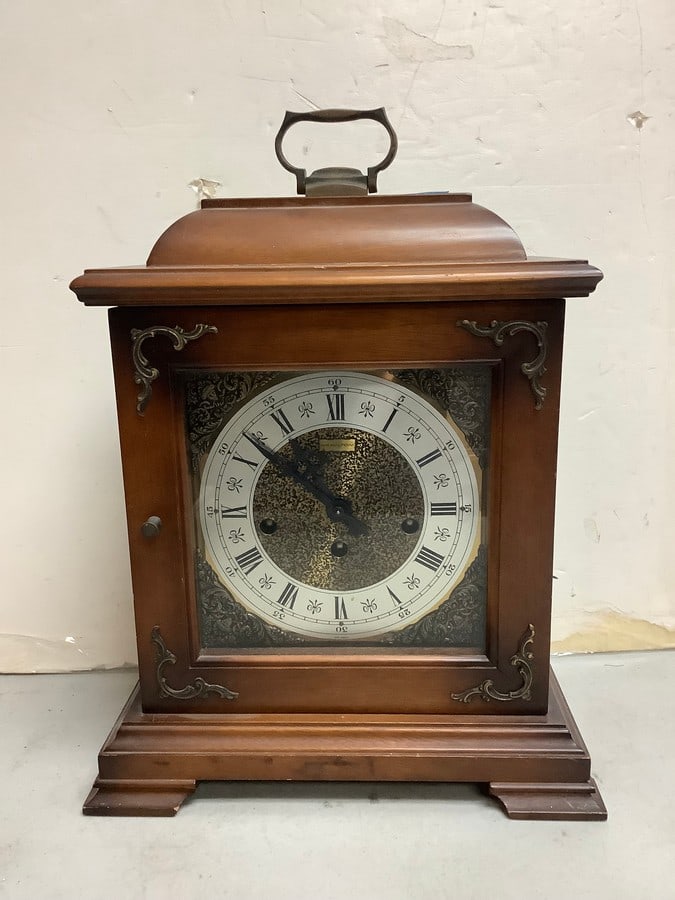 Wooden encased Hamilton clock(15.5in.x10.5in.x6in.) (1 of 1)