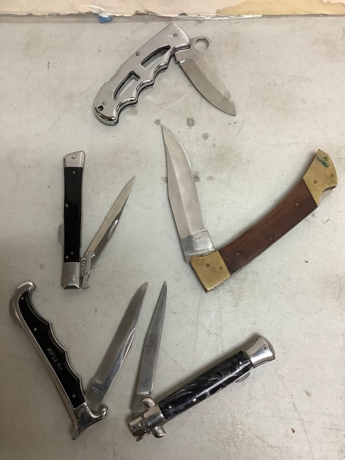 Various pocket knives (1 of 1)