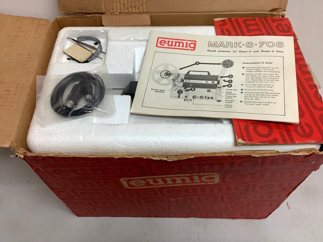 Vintage Eumig Mark S 706 sound projector for Super 8 and single 8 films (1 of 1)