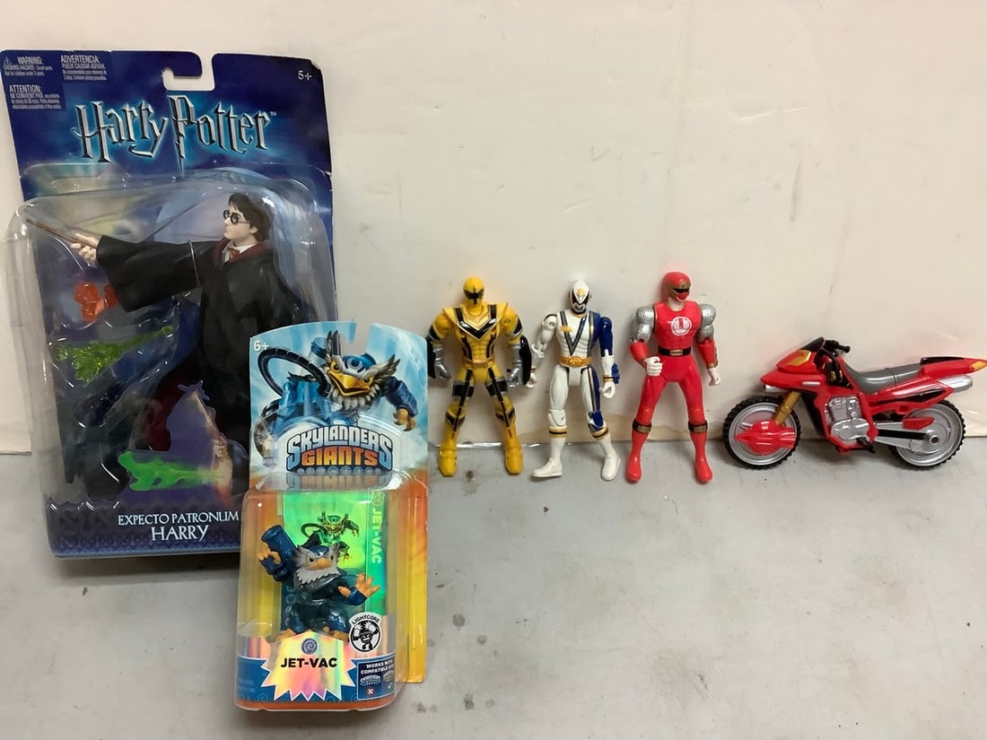 Various action figures(Harry Potter ,Skylanders Giants, and more) (1 of 1)