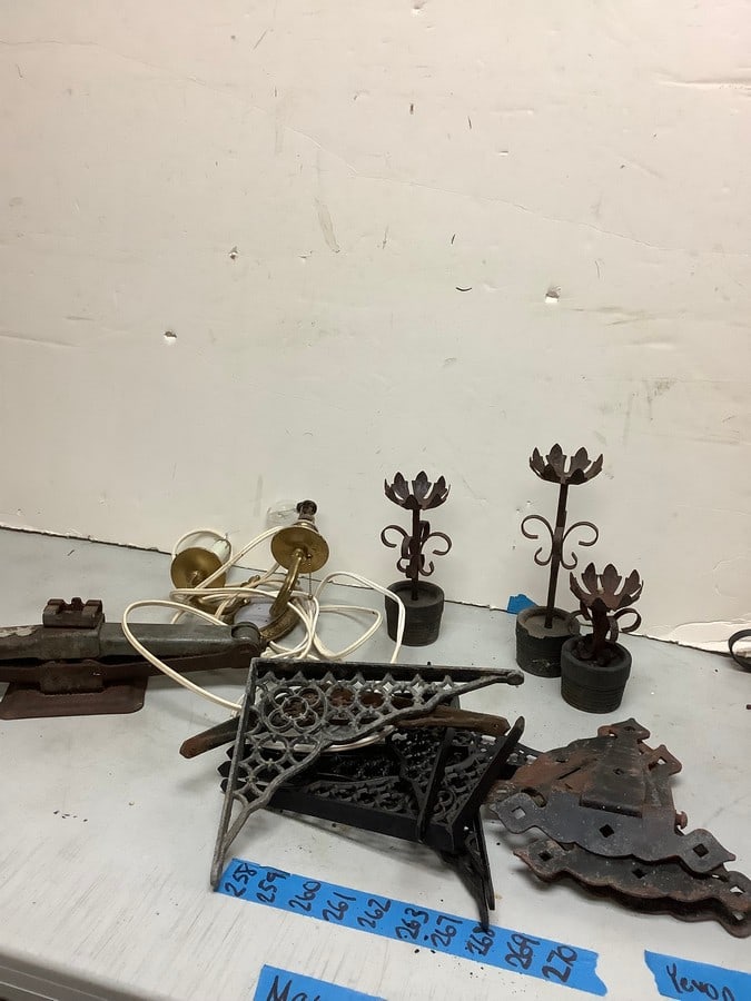 Lot of Assorted Vintage Metal Hardware (Longest 16.5 in): Lot of Assorted Vintage Metal Hardware (Longest 16.5 in)