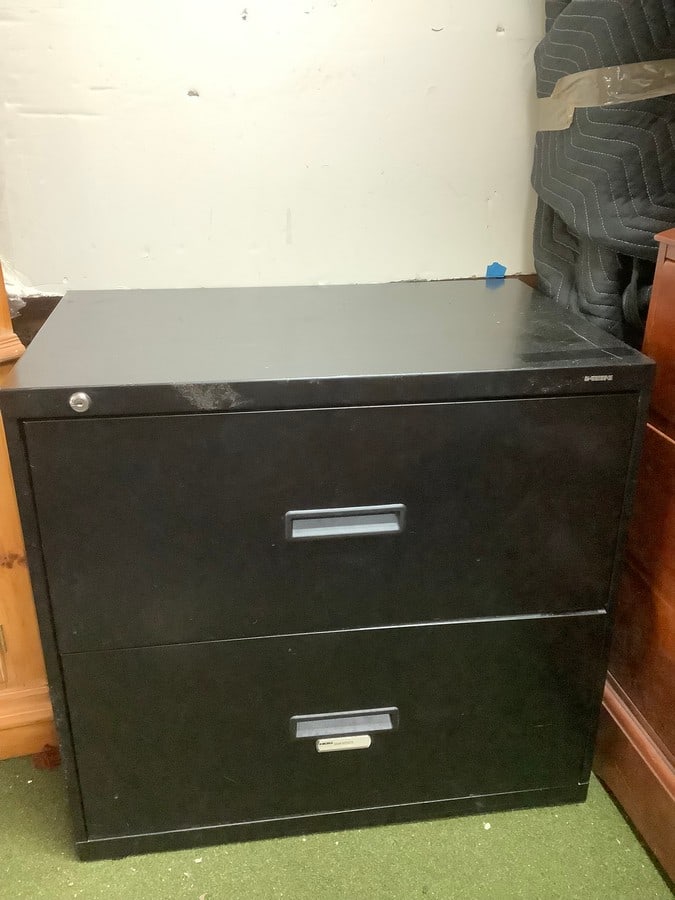 Metal 2 drawer file cabinet(19.25in.x30in.x28.5in.) (1 of 1)