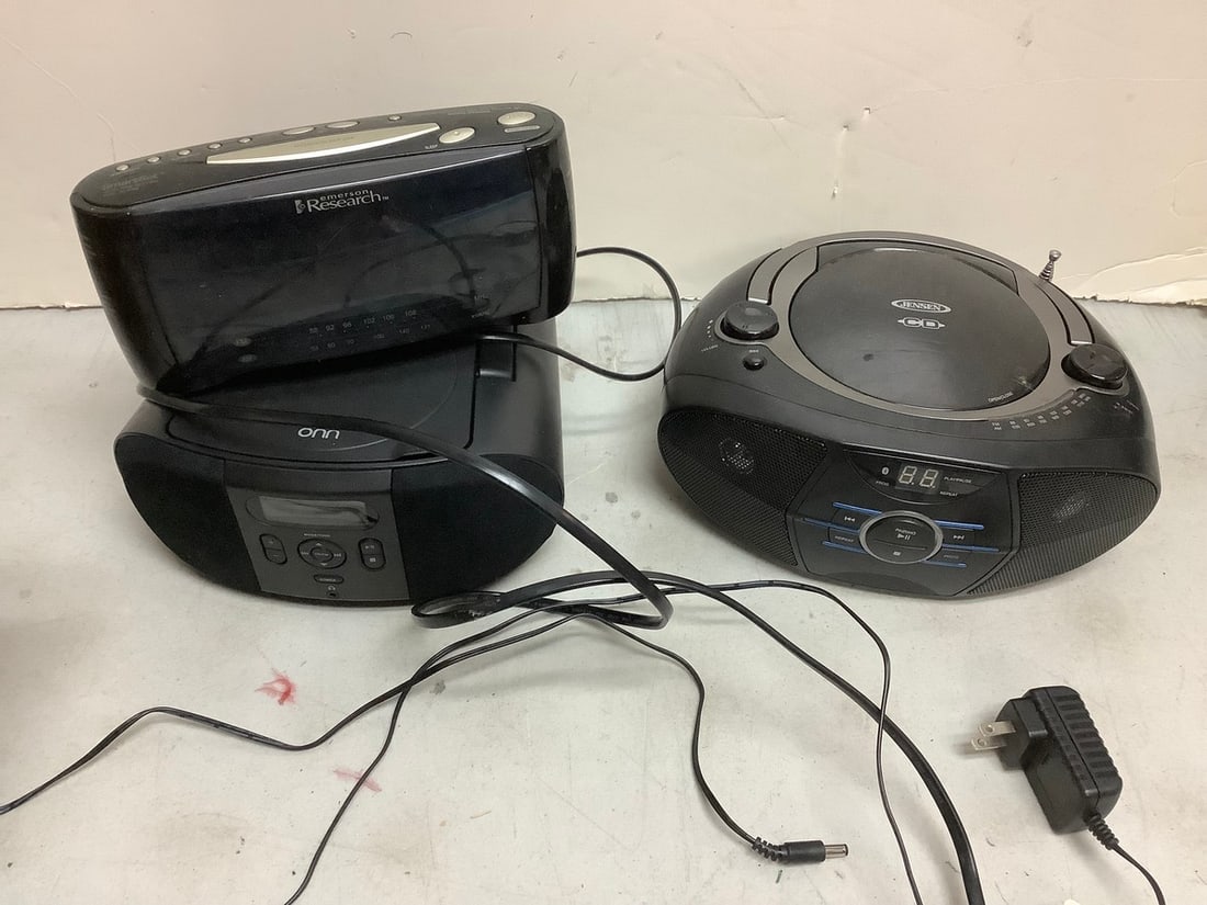 Jensen CD player, Emerson research alarm clock, and Onn CD player/radio (1 of 1)