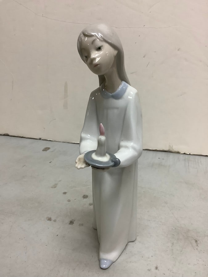 Lladro ceramic woman holding candle(8in.tall): Lladro ceramic woman holding candle(8in.tall)