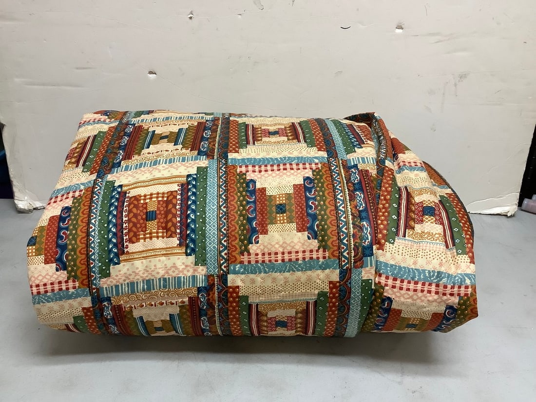 Decorative quilted blanket: Decorative quilted blanket