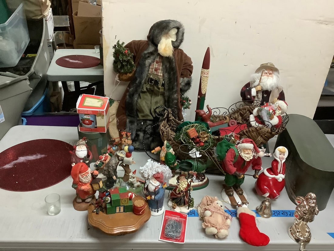 Lot of Christmas Decorations, Santa figures, Trees, and more: Lot of Christmas Decorations, Santa figures, Trees, and more