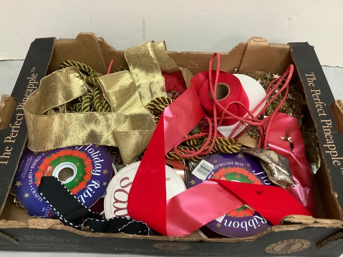 Lot of arts and crafts material (1 of 1)