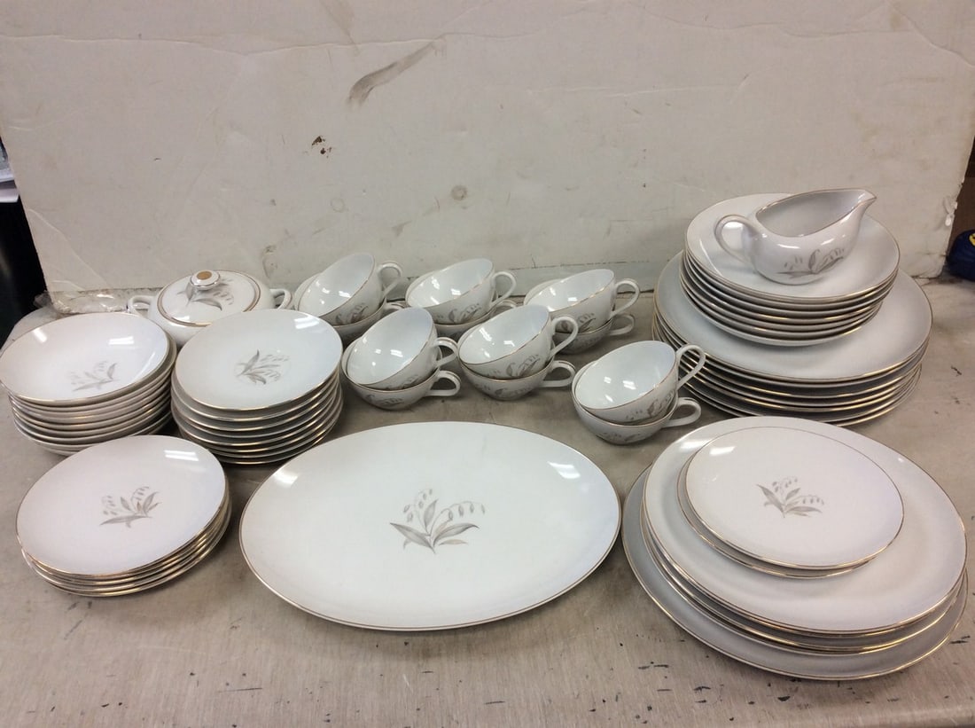 MCM plate set(Kayson’s plates-longest 12in., cups, bowls, gravy boat, and more): MCM plate set(Kayson’s plates-longest 12in., cups, bowls, gravy boat, and more)