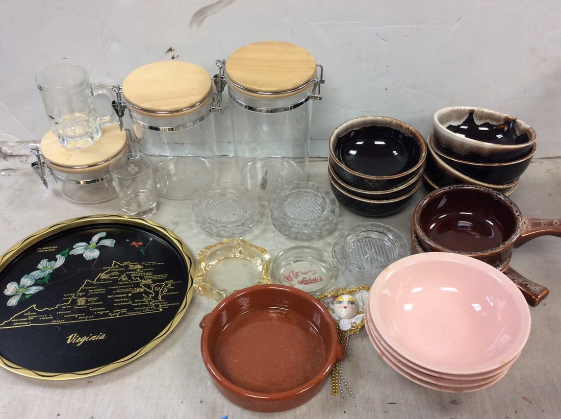 Decorative plates, ashtrays, cups, and more(tallest 8.75in.): Decorative plates, ashtrays, cups, and more(tallest 8.75in.)