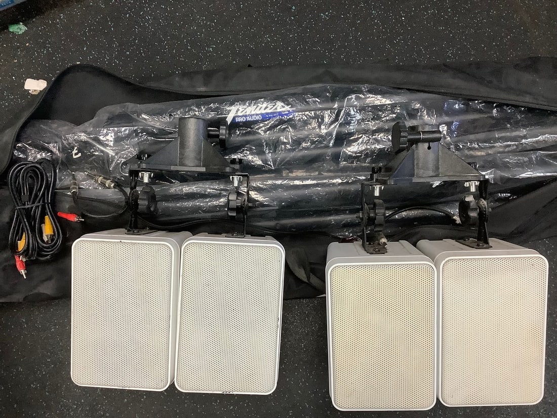 Fender Pro Audio Speaker stands(53in.long) with 4 quam mounted speakers (1 of 1)