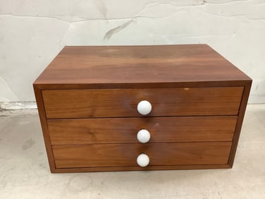 3 drawer wooden dresser(16in.x11in.x8.5in.)