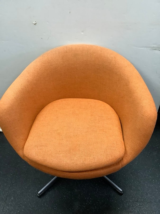 Overman MCM Orange Rotating Chair (25 in tall): Overman MCM Orange Rotating Chair (25 in tall)