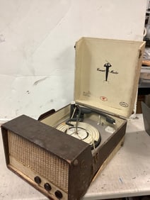 Vintage concert master diamond stylist record player