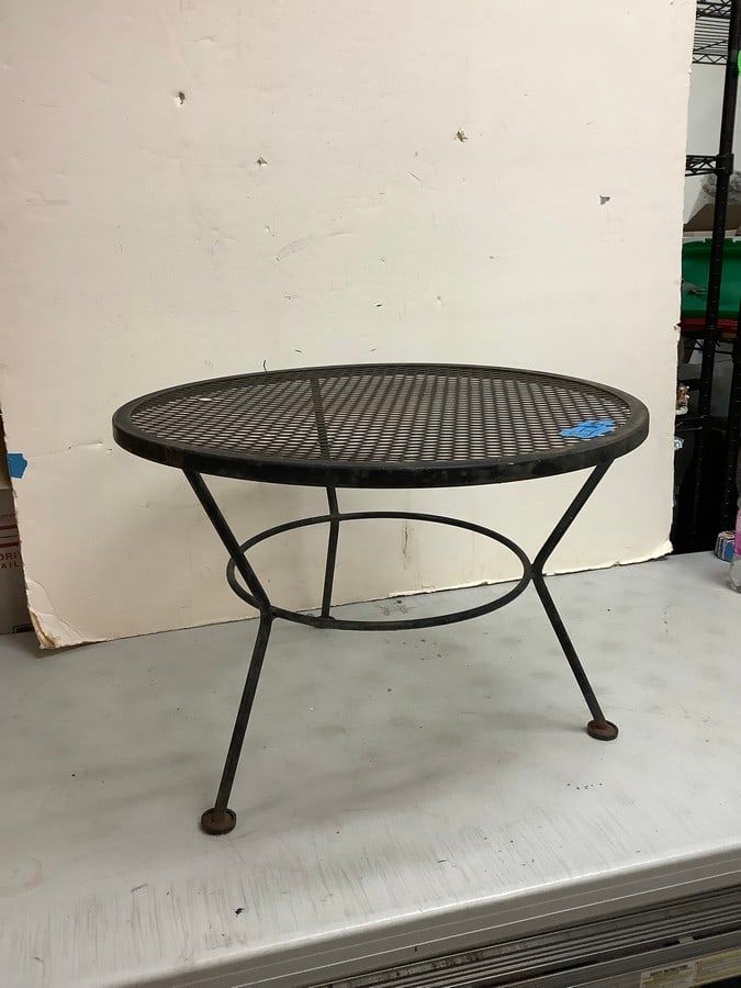 metal outdoor end table 16x24 (1 of 1)