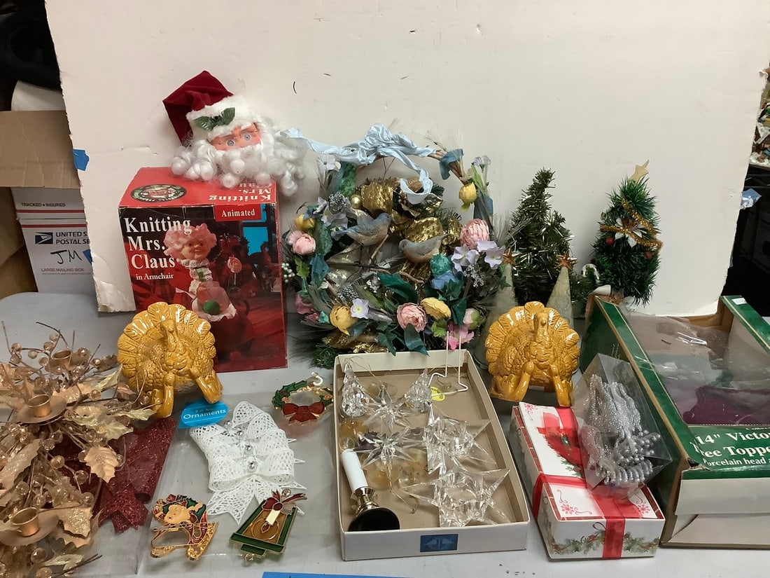 North pole productions animated knitting Mrs. Claus in armchair, 14in. Victorian Angel tree (1 of 1)