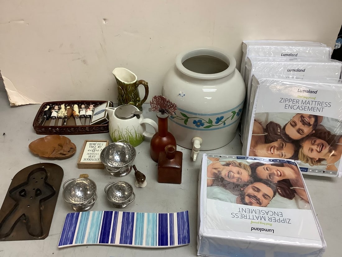 Lumaland zipper mattress encasements, large drink dispenser(10.25in.tall), Boston warehouse (1 of 1)