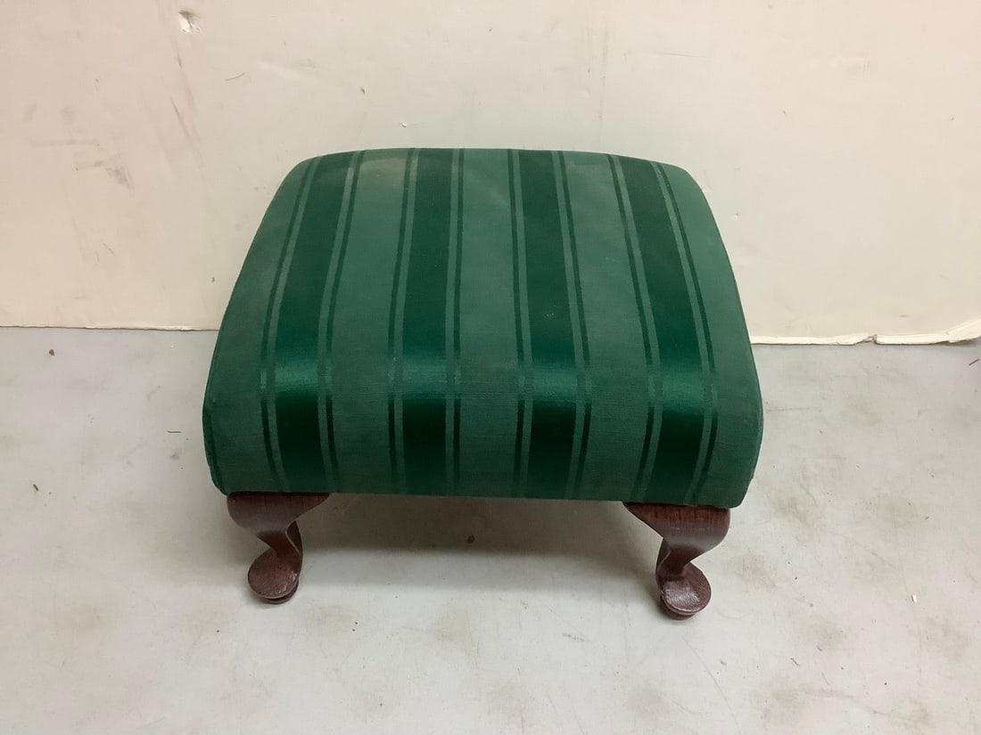 Foot Stool (10in.x11.5in.x14in.): Foot Stool (10in.x11.5in.x14in.)