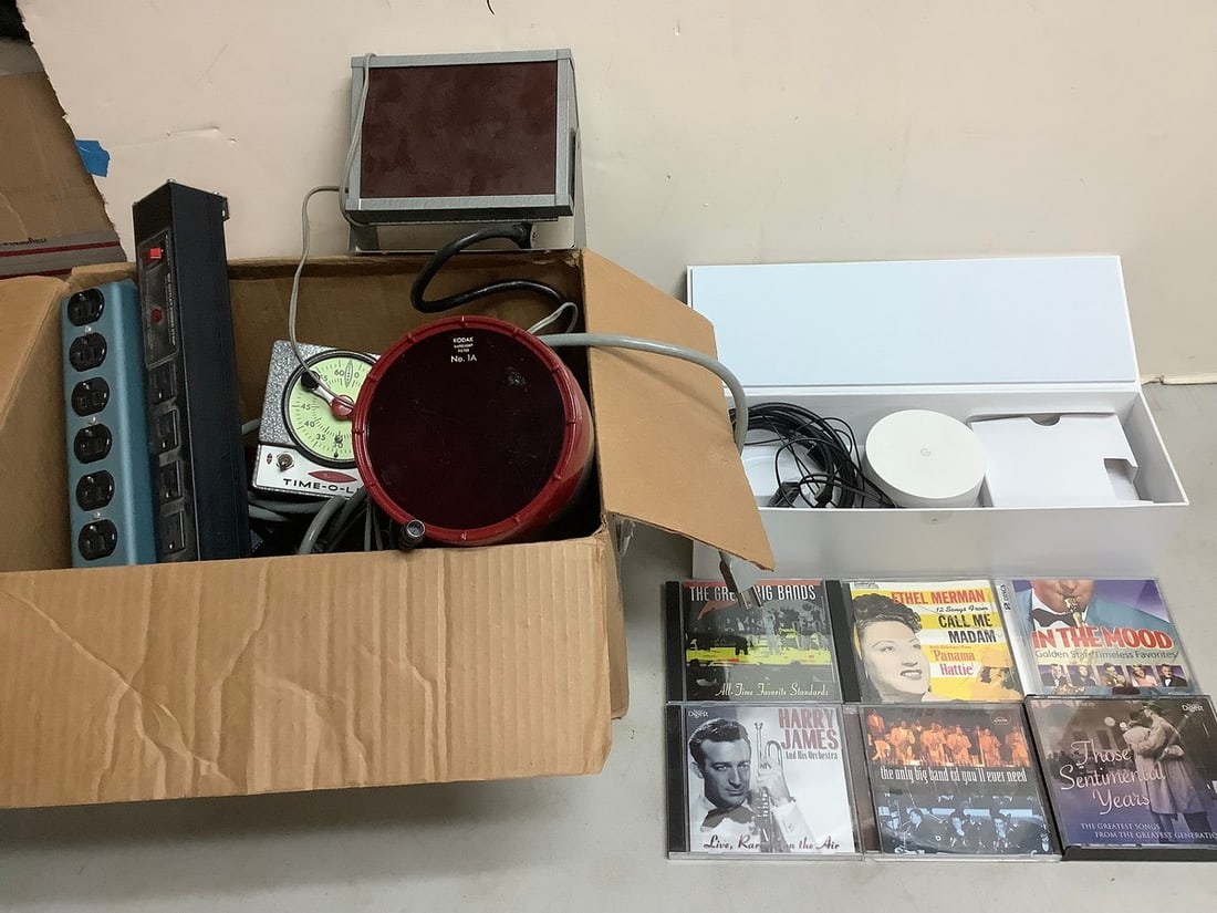 Power strips, Master Time-O-Lite, Kodak safelight filter No.1A, google echo dot, and more (1 of 1)