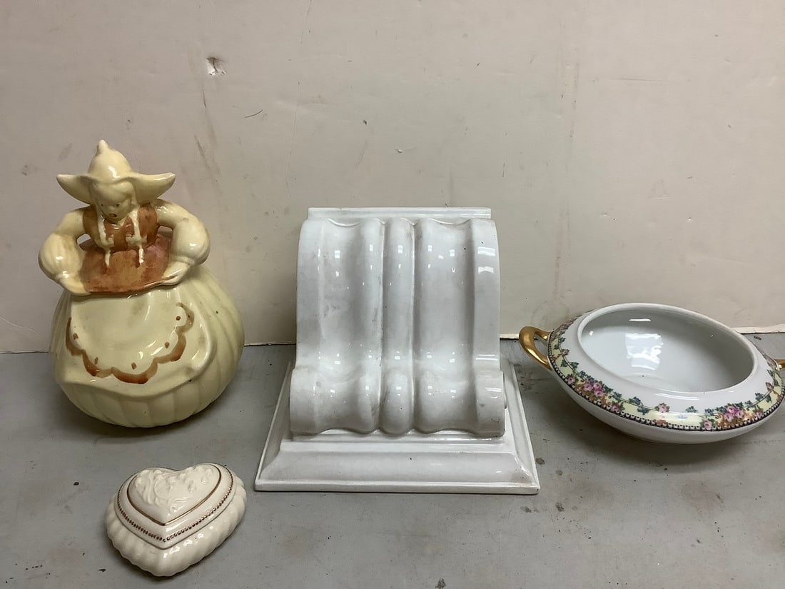 Decorative ceramic items(Red Wing, Lenox, and more-11in.tallest): Decorative ceramic items(Red Wing, Lenox, and more-11in.tallest)