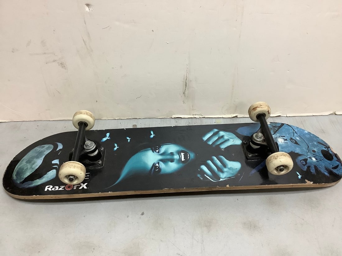 Razor X skateboard(31in.long): Razor X skateboard(31in.long)