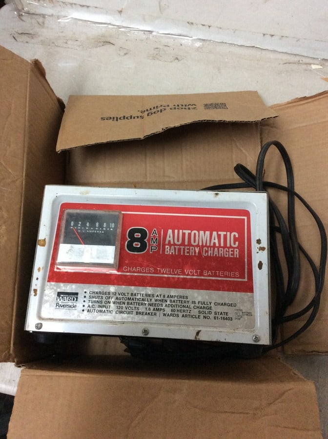 AAMP automatic Battery Charger (12 Volt) (1 of 1)