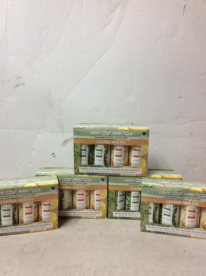 Lot of Love Beauty And Planet Hand Wash (1 of 1)