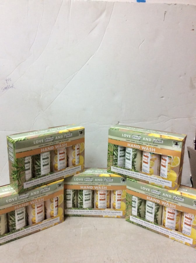 Lot of Love Beauty And Planet Hand Wash (1 of 1)