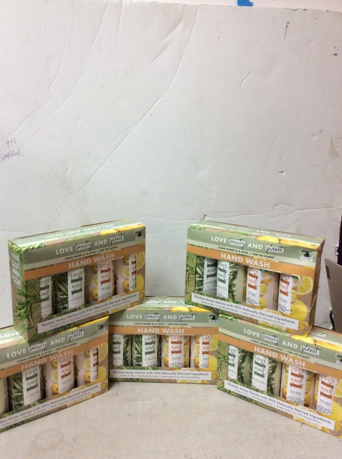 Lot of Love Beauty And Planet Hand Wash (1 of 1)