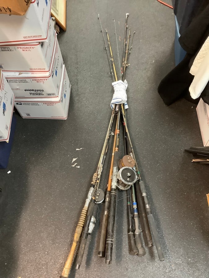 10 fishing poles/reels(Silstar, Fuji, and more): 10 fishing poles/reels(Silstar, Fuji, and more)
