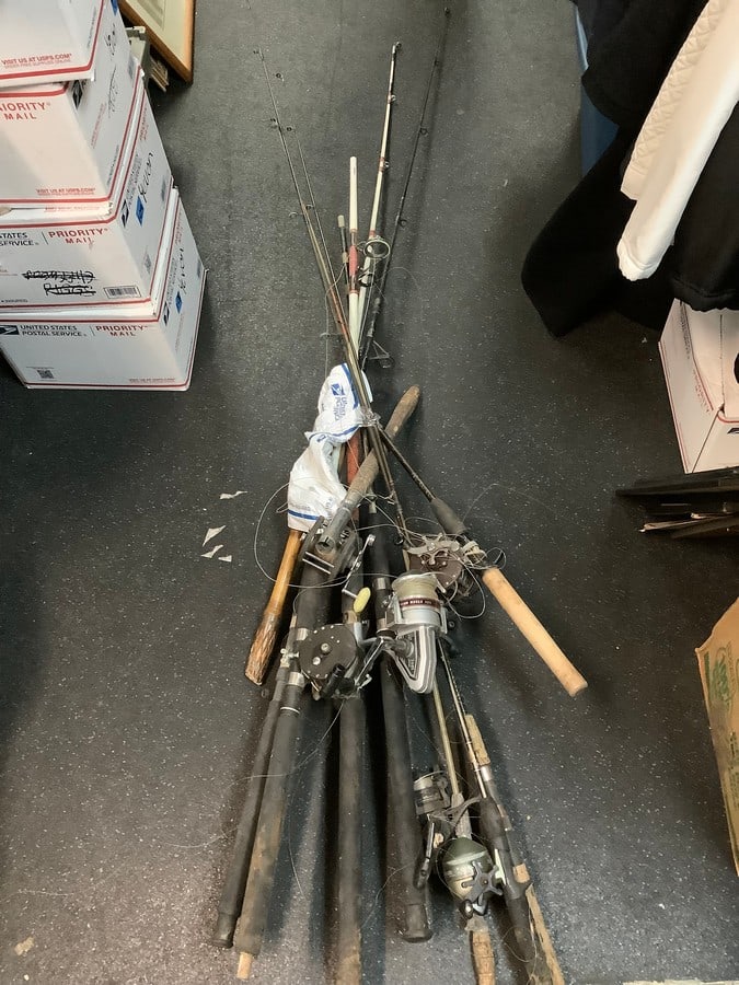 10 fishing poles/reels(Apollo, Abu Garcia, and more): 10 fishing poles/reels(Apollo, Abu Garcia, and more)
