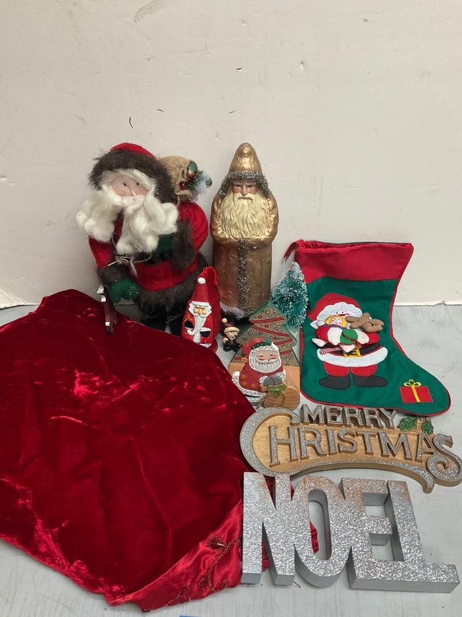 Santa Statues, Christmas Signs, Stocking and more: Santa Statues, Christmas Signs, Stocking and more