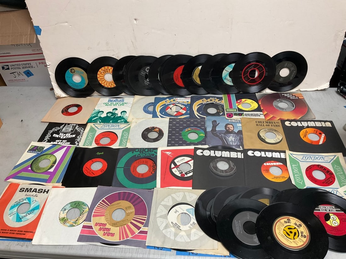 Vintage 45’s(Ringo Starr, Neil Diamond, The Beatles, and more): Vintage 45’s(Ringo Starr, Neil Diamond, The Beatles, and more)