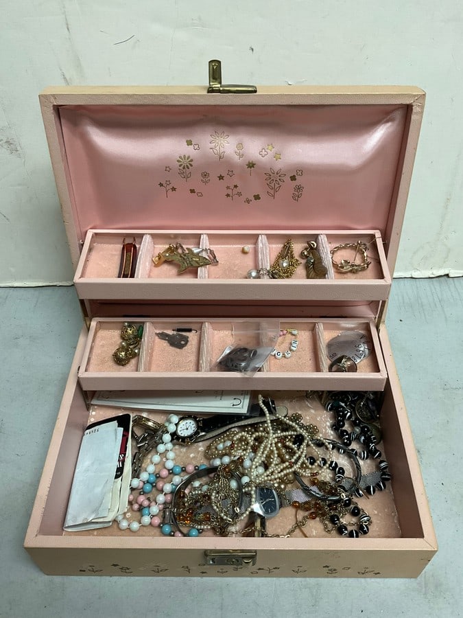 Jewelry box with costume jewelry(some sterling): Jewelry box with costume jewelry(some sterling)