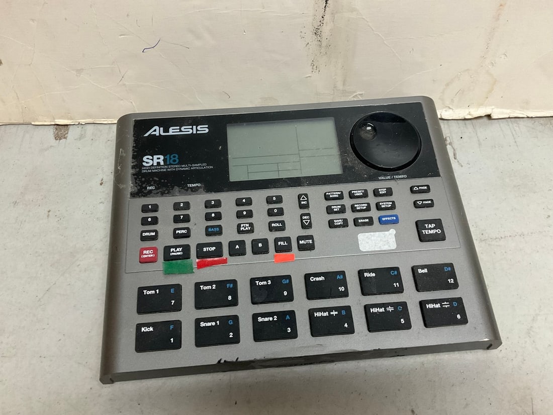 Alesis SR18 high defintition stereo multi sampled drum machine (1 of 1)