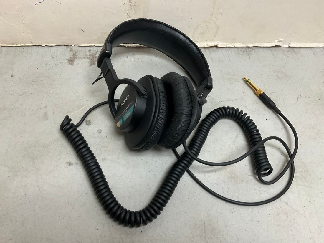 Sony dynamic stereo headphones MDR-75063: Sony dynamic stereo headphones MDR-75063