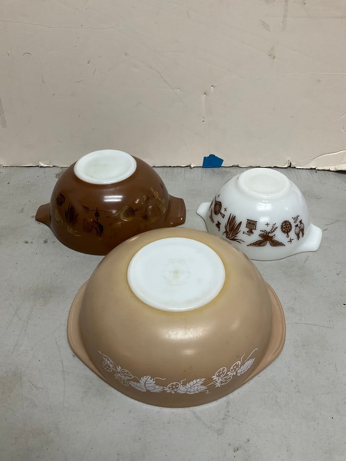Pyrex bowls(largest 10in.long, 3in.tall): Pyrex bowls(largest 10in.long, 3in.tall)