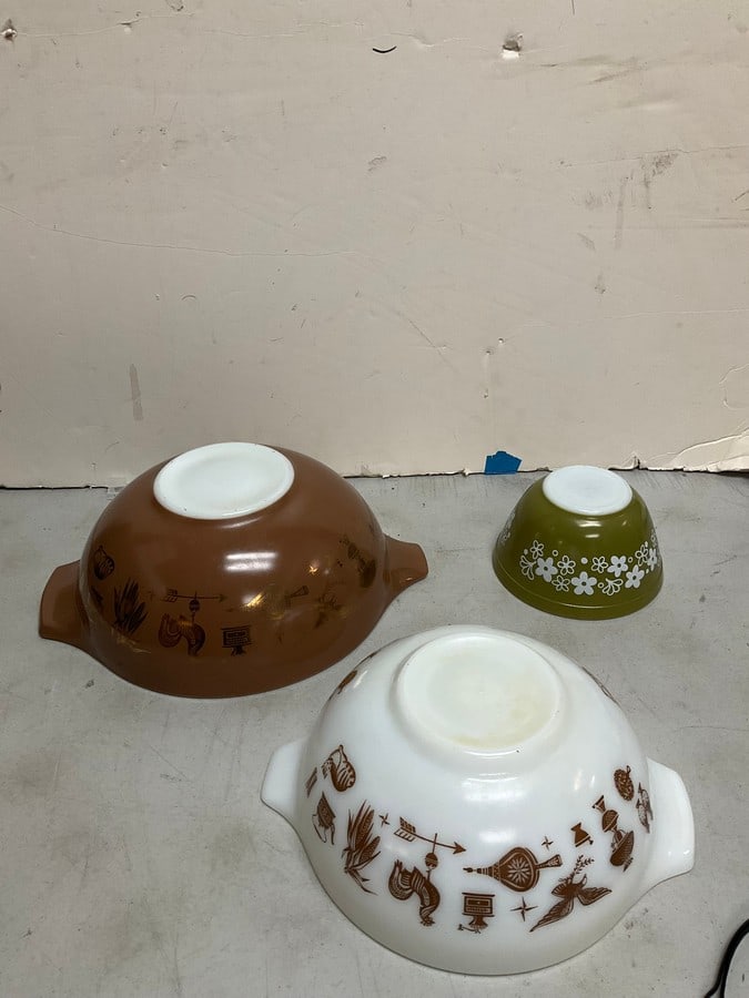 Pyrex bowls(largest 13in.long, 4.25in.tall): Pyrex bowls(largest 13in.long, 4.25in.tall)