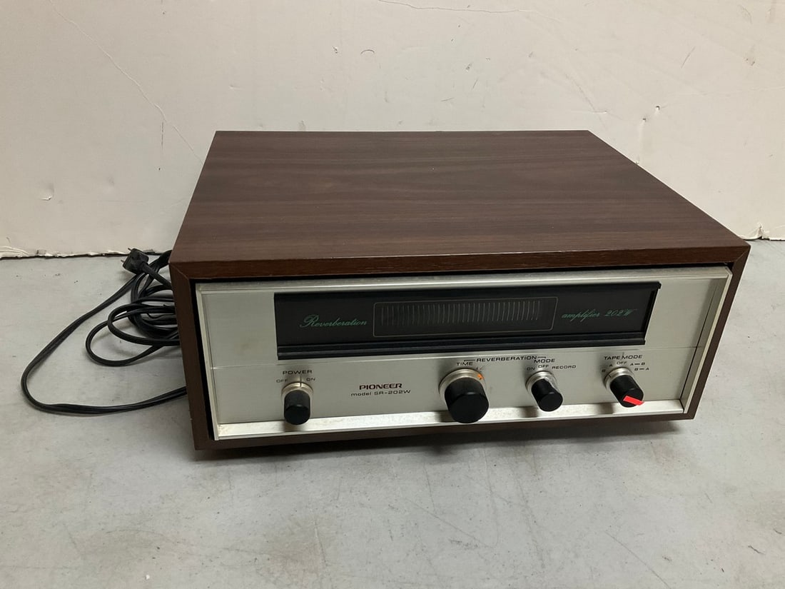 Pioneer Reverbation amplifier(model no:SR-202W) (1 of 1)