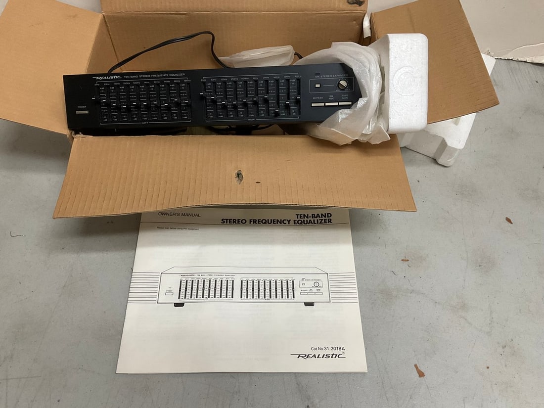 Realistic Ten-Band stereo frequency equalizer (1 of 1)