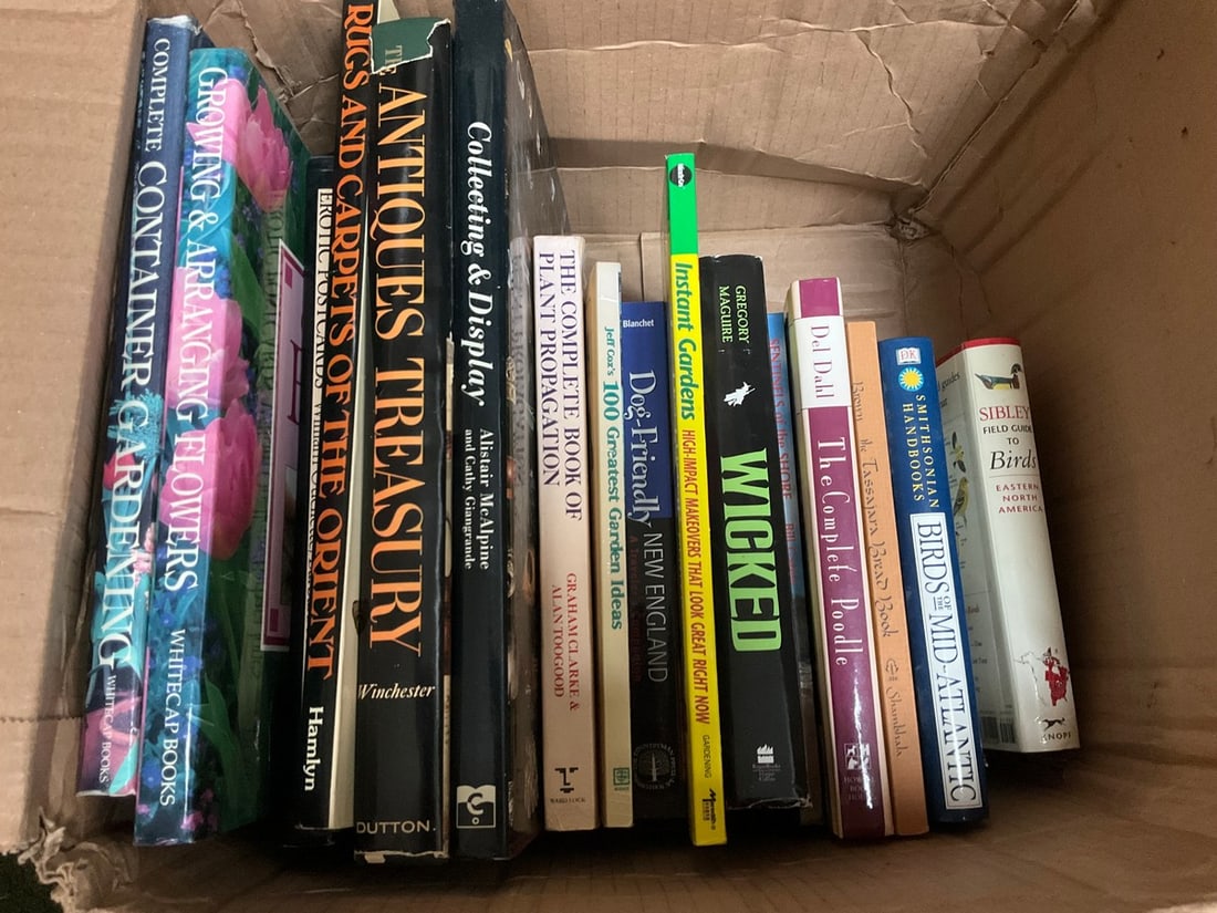 Vintage books(Wicked, The Complete Poodle, The Complete Book Of plant propagation, and more) (1 of 1)